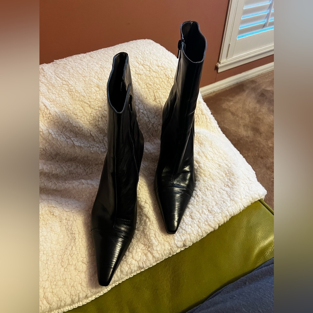 Antonio Melanie became black bootie 10 M